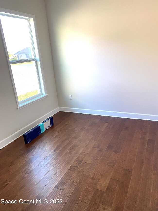 Building Photo - 8321 Paragrass Ave