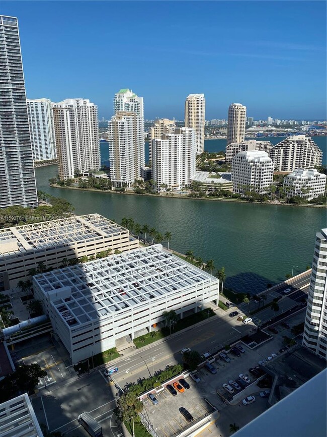 Building Photo - 950 Brickell Bay Dr