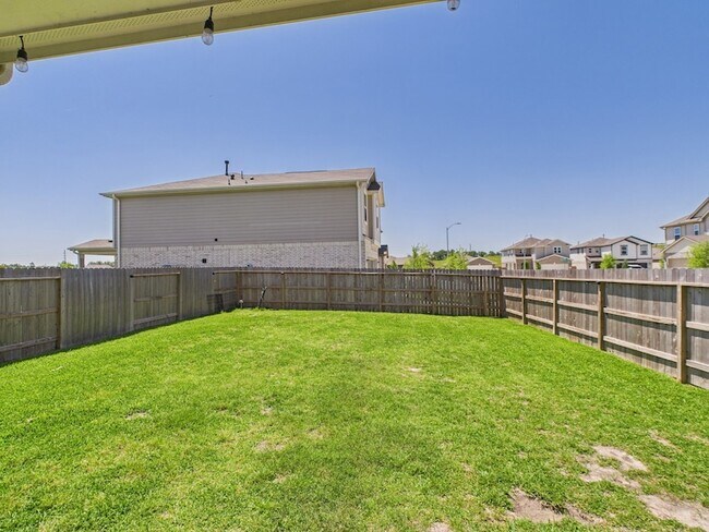 Building Photo - 15643 Fellswood Dr