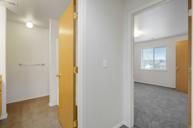 Building Photo - 1709 W Fern Dr