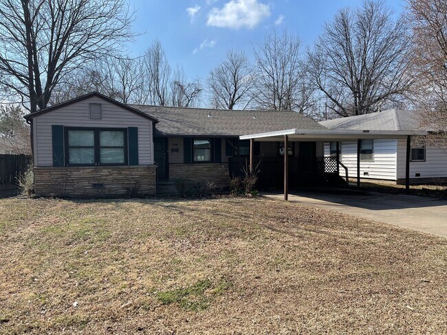 Building Photo - Newly Updated Midtown Beauty!