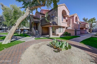 Building Photo - 925 N College Ave