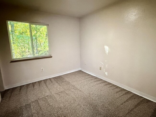 Building Photo - 505 NW D St