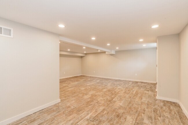 Building Photo - 66 E Gramercy Pl