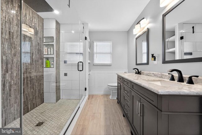 Building Photo - 335 Connecticut Ave