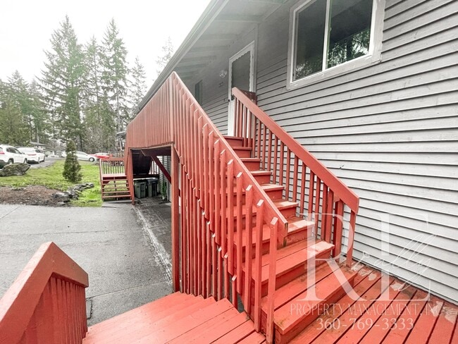 Building Photo - Spacious Duplex with Covered Porches & Garage