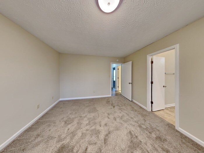 Building Photo - 411 Fieldgreen Dr