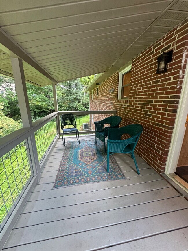 Building Photo - "Charming 3-Bedroom Retreat in Pisgah Fore...