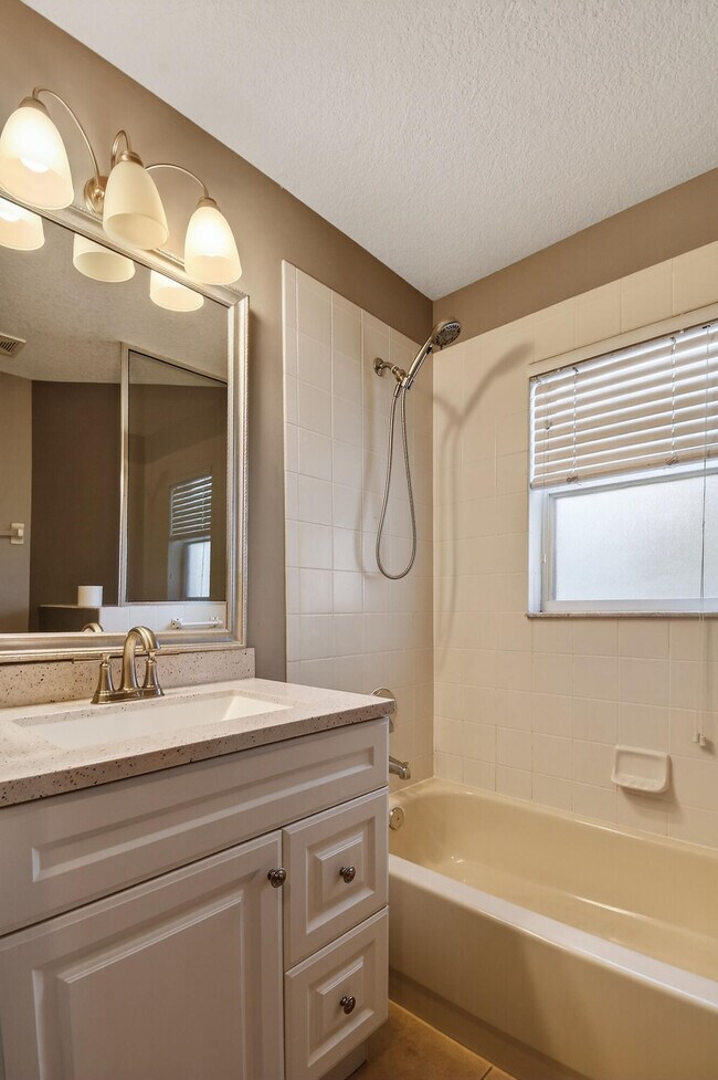 Building Photo - 475 SW Talquin Ln