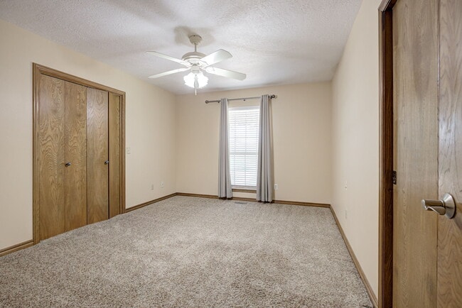 Building Photo - 1501 E Cedar Lane Rd