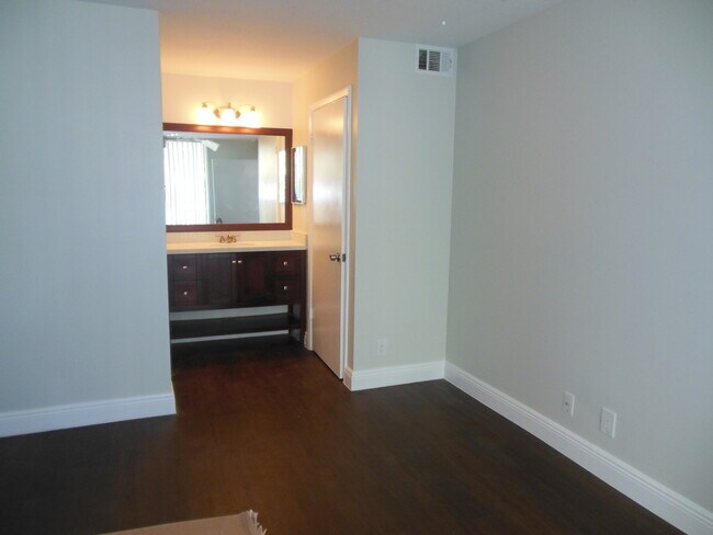 Building Photo - ONE BEDROOM ONE BATHROOM! WATERFRONT COMMUNITY!