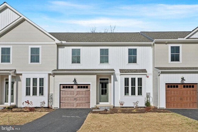 Building Photo - 114 Silversmith Rd