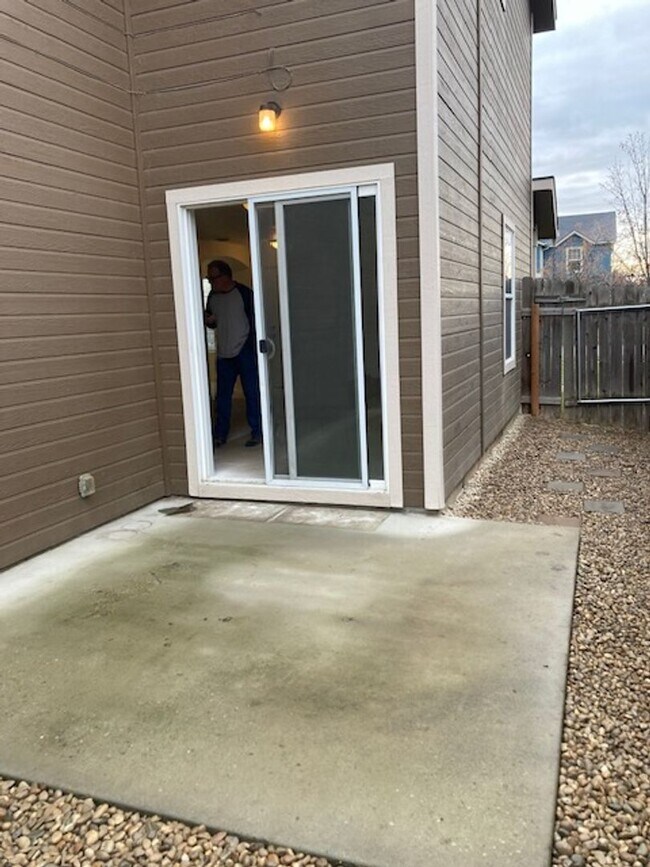 Building Photo - Coming soon! 4 bed 2.5 bath home in Meridian