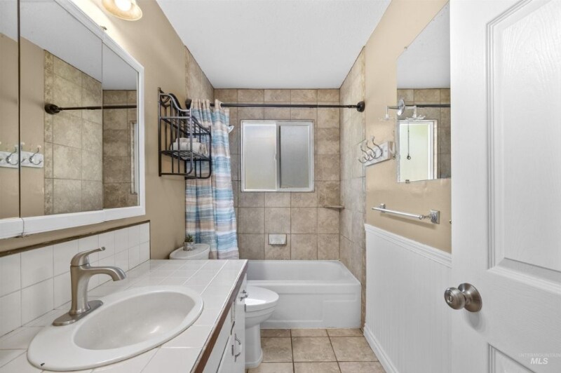 Building Photo - 2047 10th Ave