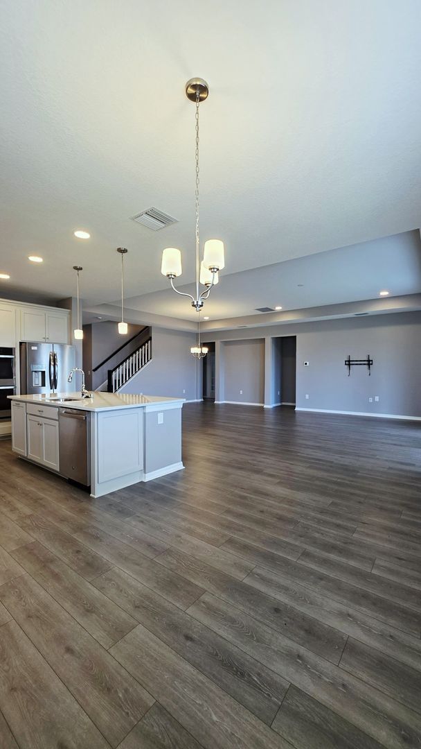 Building Photo - Executive 4BR / 3.5BA Home | Loft • Office...