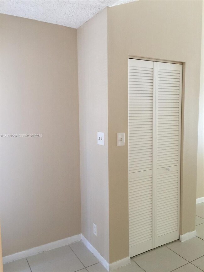 Building Photo - 9223 SW 141st Pl