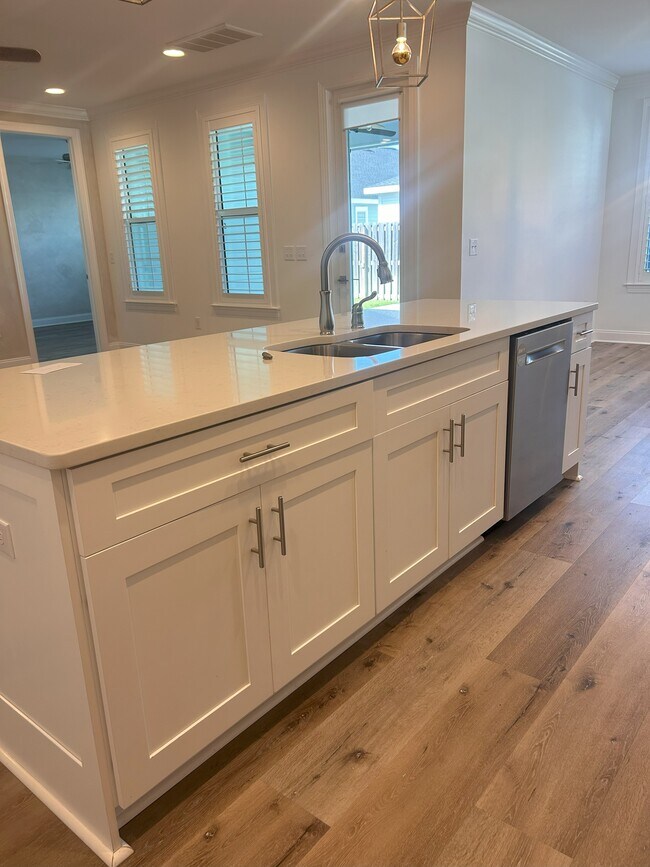 Building Photo - 14 Conifer Ct