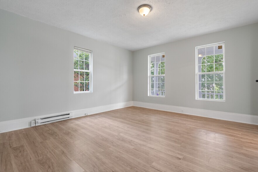 Building Photo - 608 Monroe St