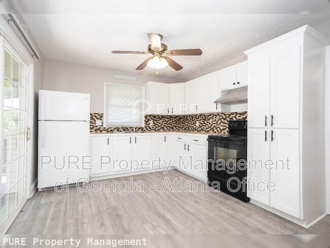 Building Photo - 2895 Lakemont Pl SW