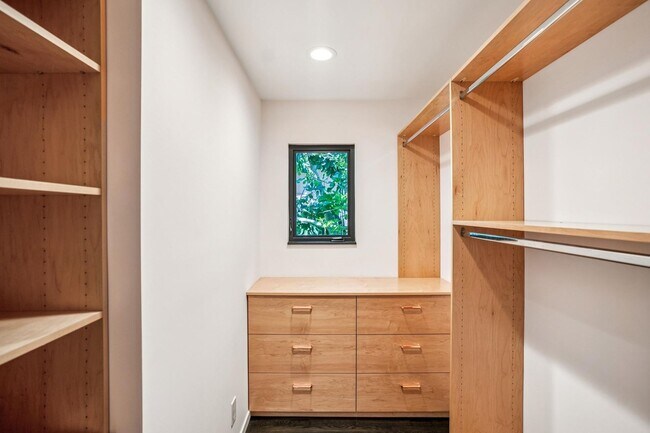 Building Photo - Renovated Linfield Oaks Retreat with Private Garden and Guest Studio