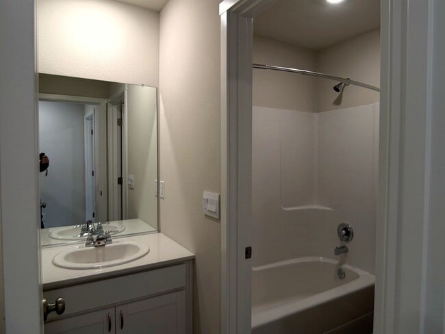 Building Photo - 2945 N 3rd Way