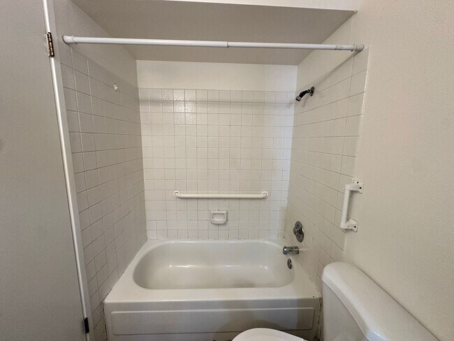 Building Photo - 1400 Selmi Dr