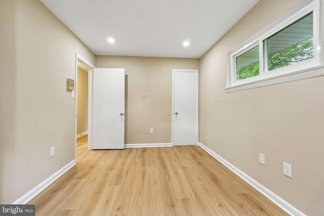 Building Photo - 7200 Vellex Ln