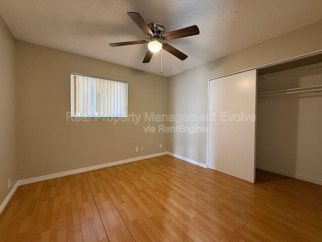 Building Photo - 8010 E Oak St