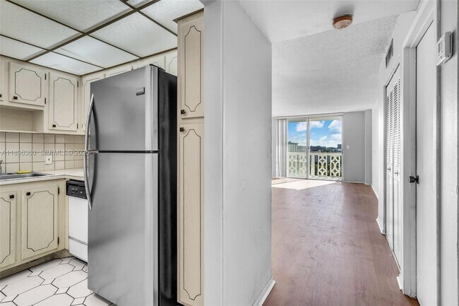 Building Photo - 13155 Ixora Ct