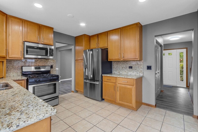 Building Photo - 2S601 River Oaks Dr