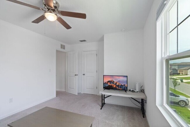 Building Photo - 4 Bed, 2.5 Bath Hidden Creek Home for Lease!