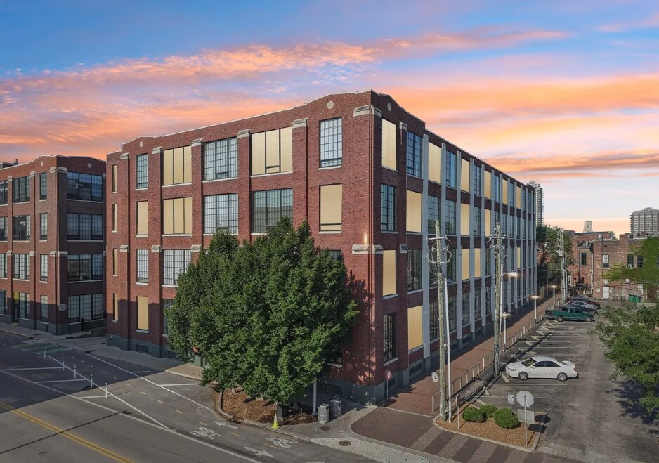 Building Photo - 624 E Walnut St