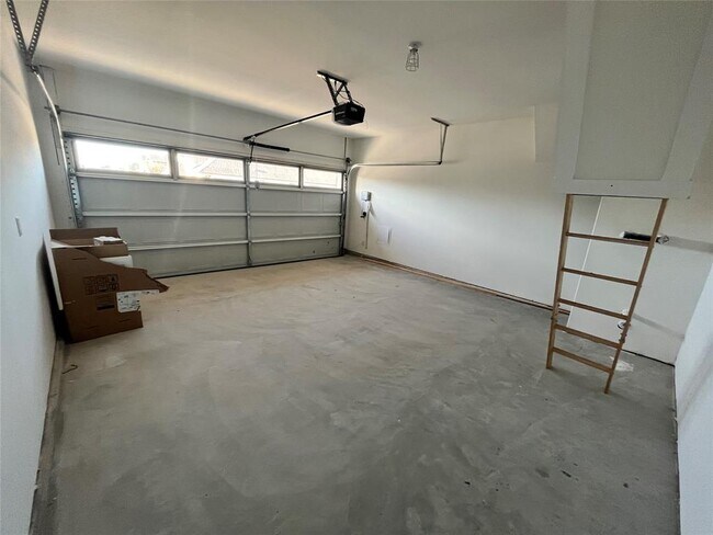 Building Photo - 2012 Bobtail Pass