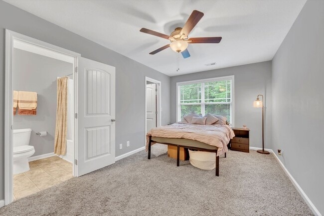 Building Photo - 253 Woodland Vly Ln