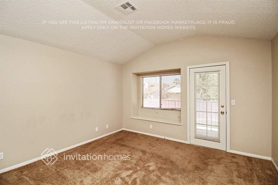 Building Photo - 3301 Hyannis Cir