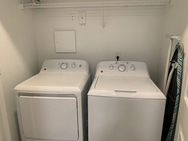 Building Photo - 5028 Gardner Dr