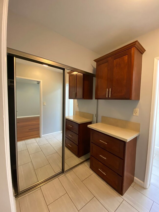 Building Photo - East Village Condo *Manager's Special - $1...
