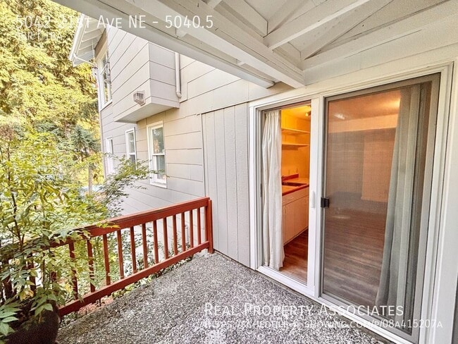 Building Photo - 5042 21st Ave NE