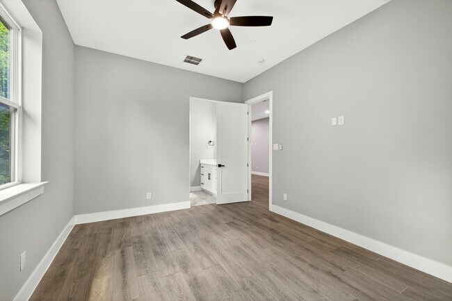 Building Photo - 4517 Larch Ln