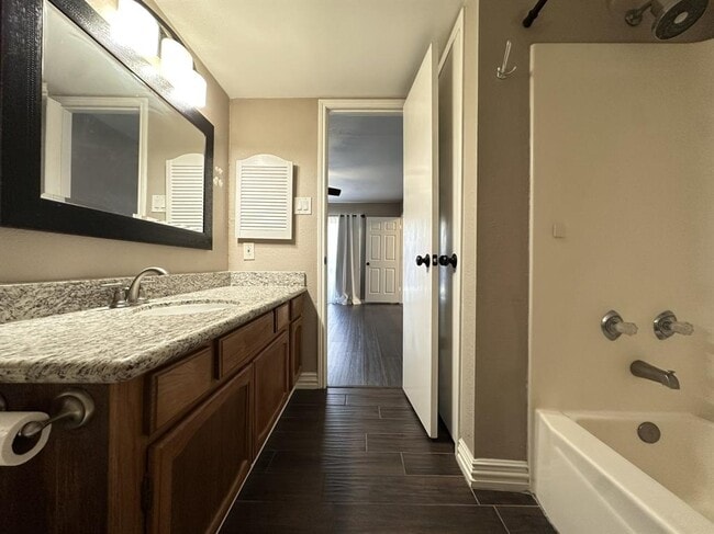 Building Photo - 20 Lakeview Village