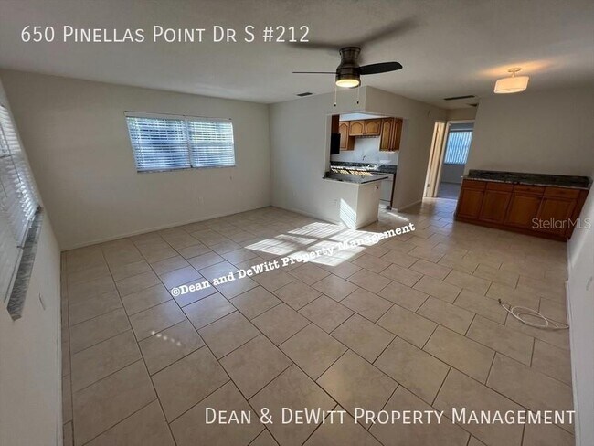 Building Photo - 650 Pinellas Point Dr S