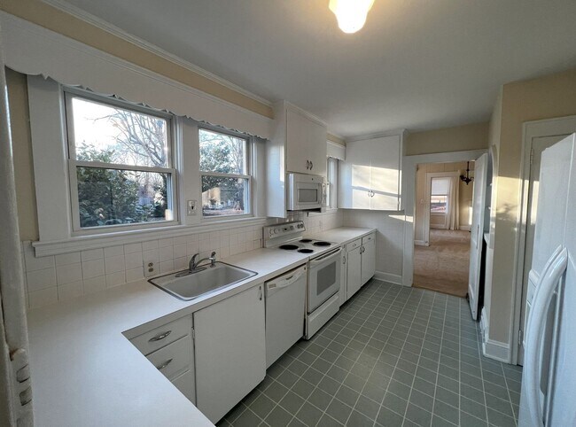 Building Photo - FOR RENT IN ARDMORE!!