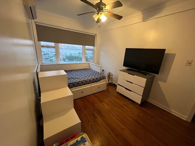 Building Photo - 11 Beverly Pl