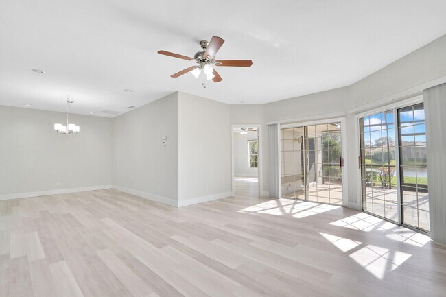 Building Photo - 7340 Pine Creek Way