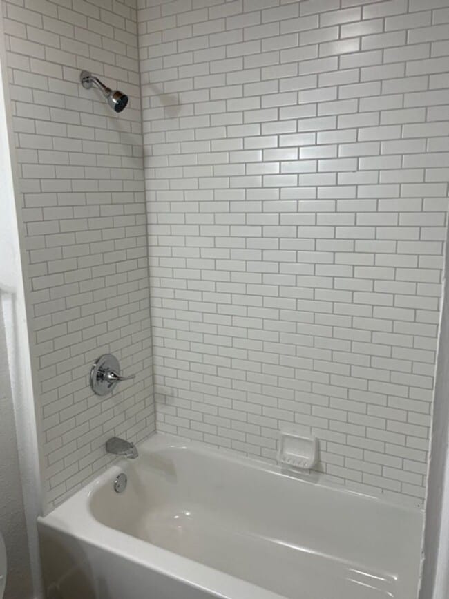 Building Photo - 913 W Crawford St