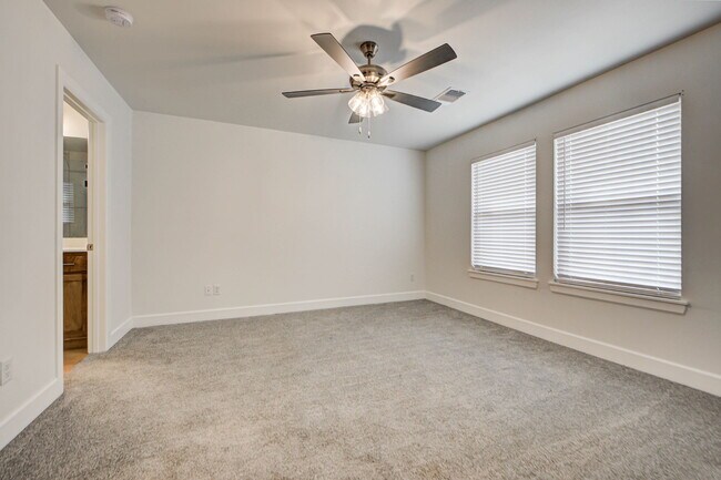 Building Photo - 323 Woodrock St