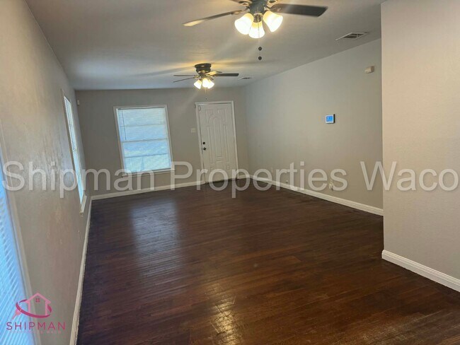 Building Photo - 3917 Maple Ave