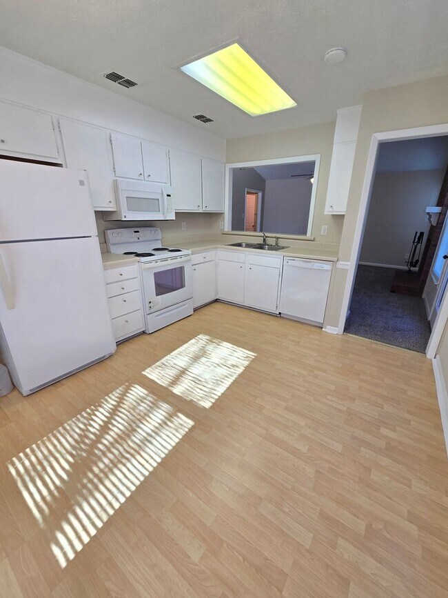 Building Photo - Cozy home for rent