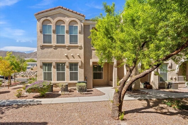 Building Photo - New Paint- 1 Bd Retreat, Community Pool, S...