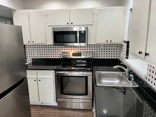 Building Photo - 4903 S 83rd St